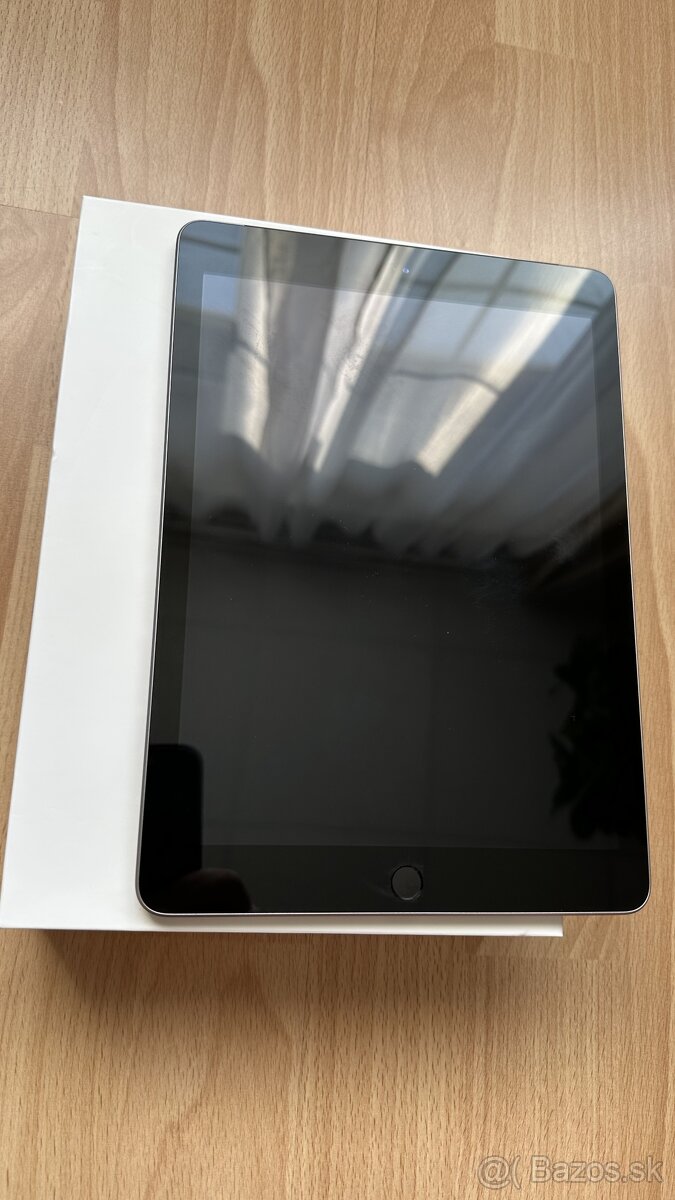 Apple iPad 9.7" 6th Gen. (2018) 128GB WiFi + Cellular