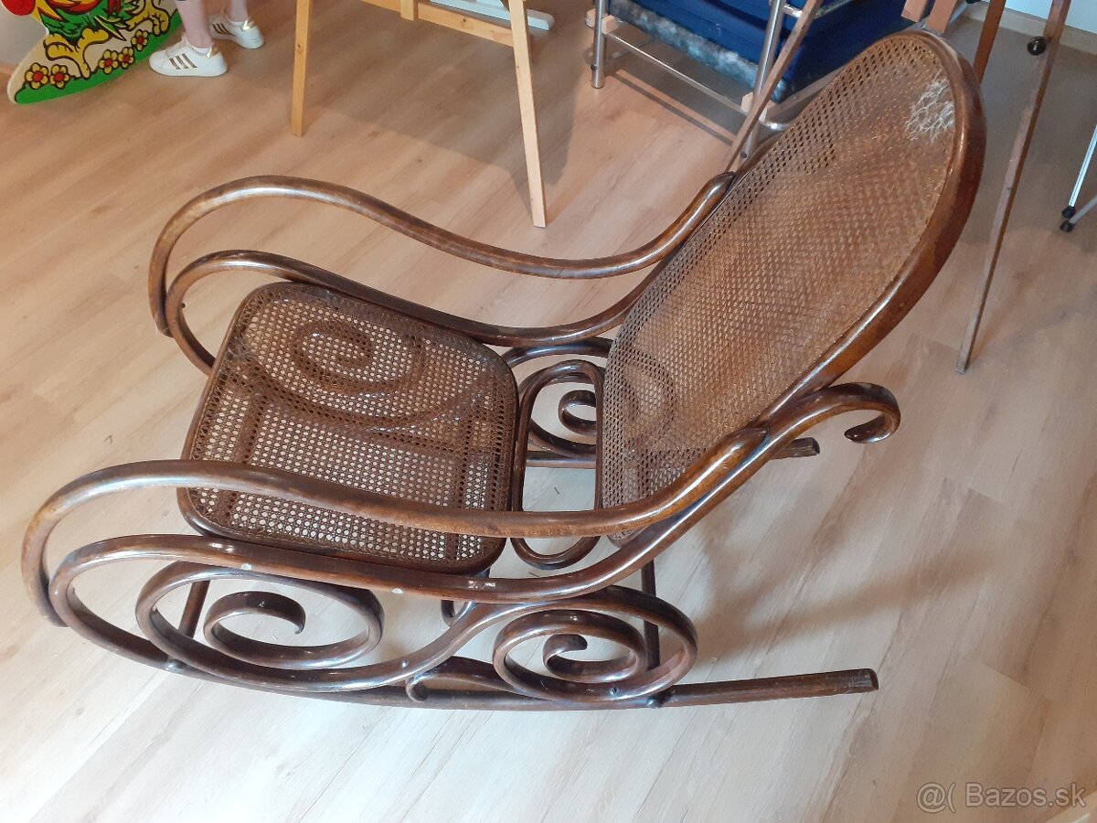 Predám hojdacie kreslo neznačené thonet