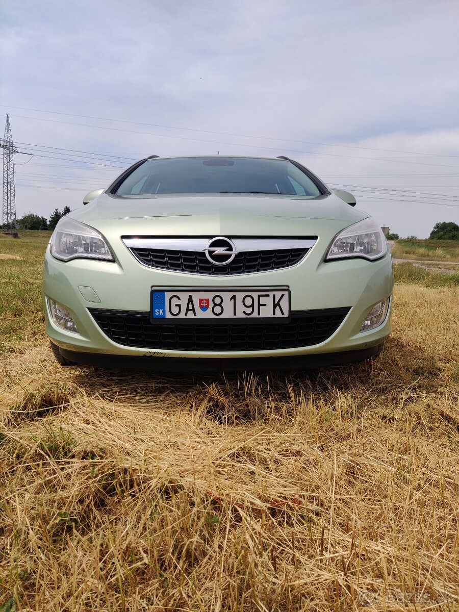 Opel Astra J ST 1,6 benzin (2011)