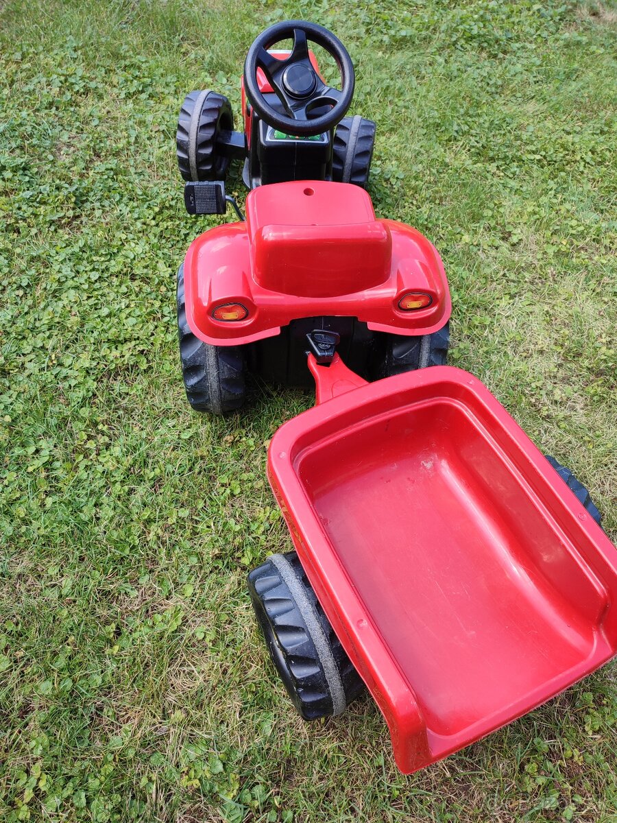 Detský šlapací traktor