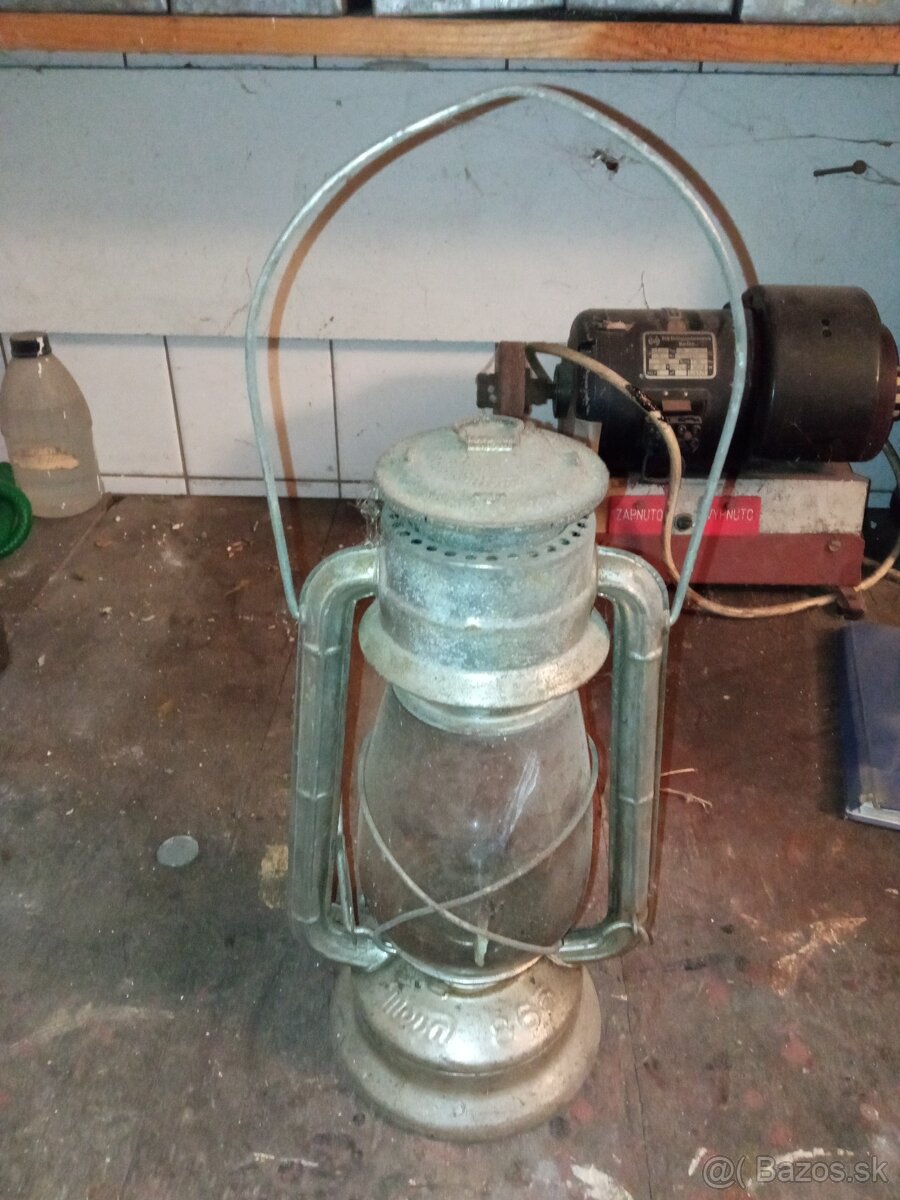 PETROLEJOVÁ LAMPA PETROLEJKA