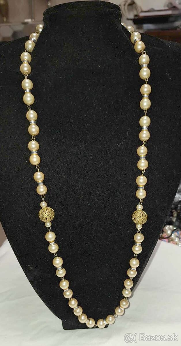 KRÁSNY NÁHRDELNÍK