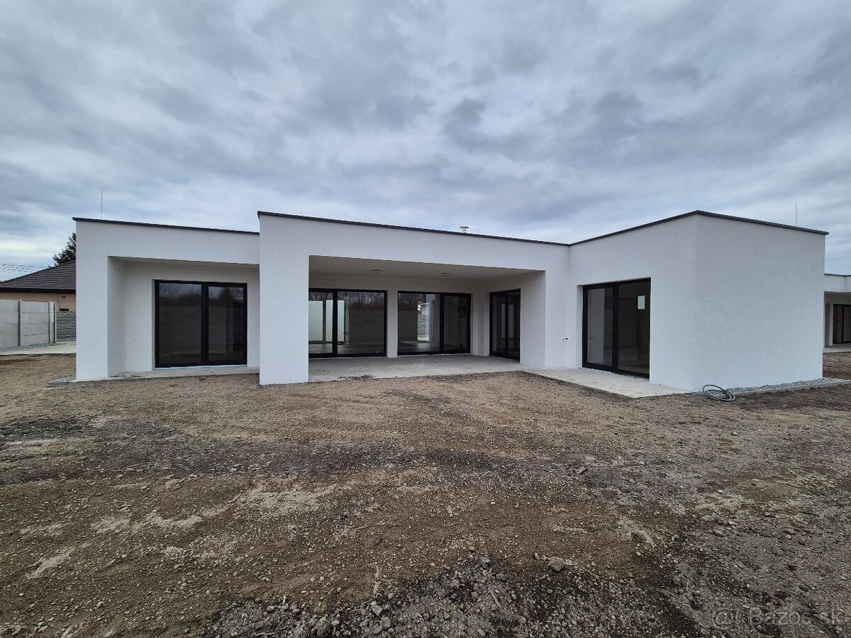 4 – IZB. BUNGALOV, 3 PARK.STÁTIA, TERASA,VEĽKÉ BLAHOVO