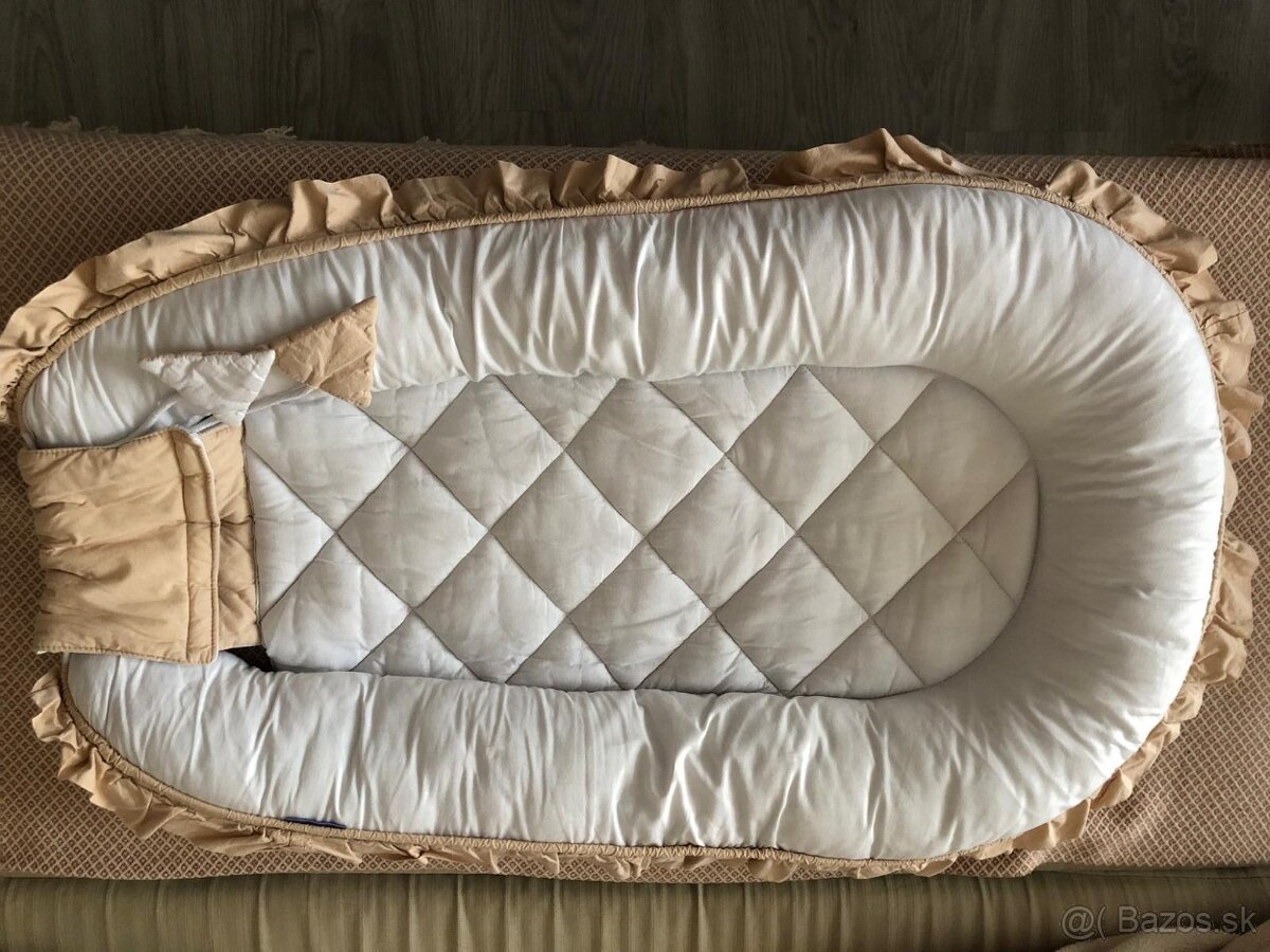 Veľké hniezdo Jukki s podložkou