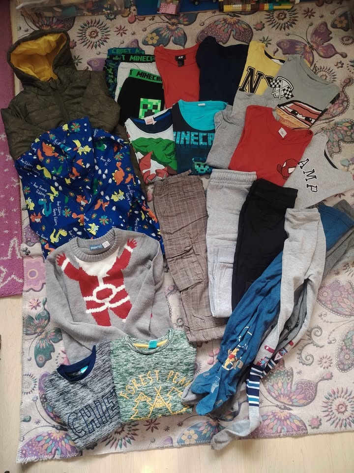 Balík oblečenia 122velkost, 24ks