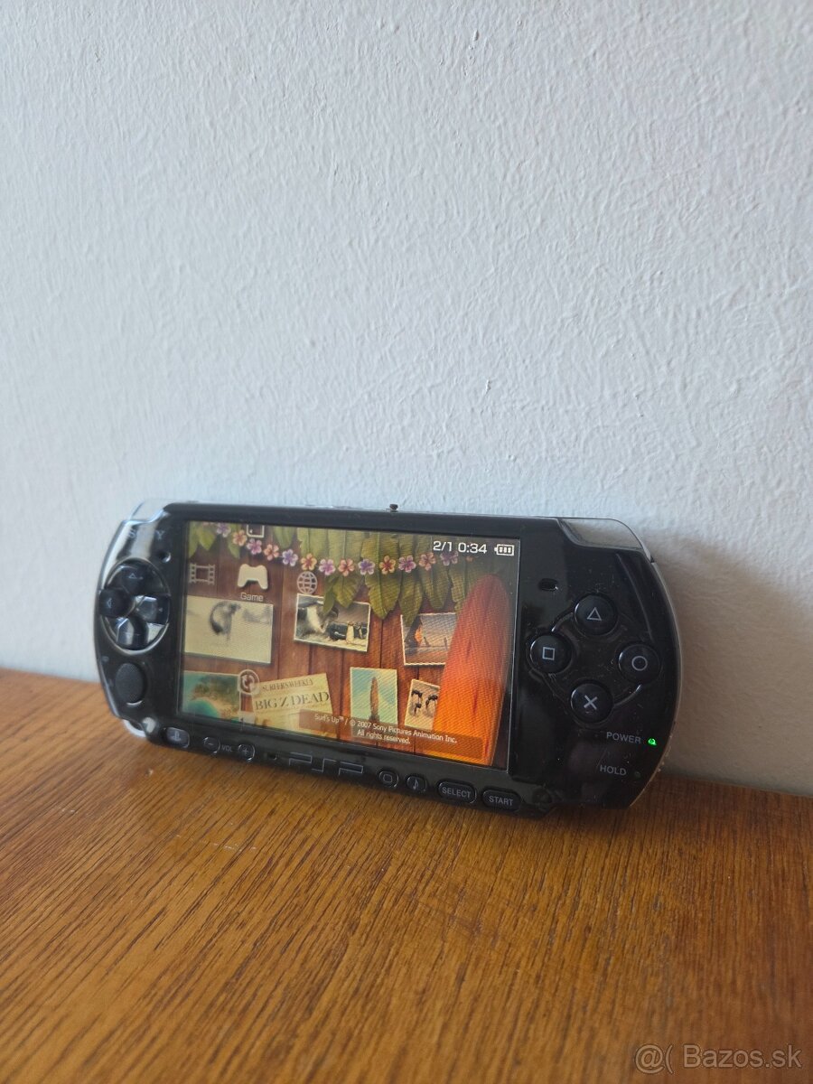 PSP 3004 + príslušenstvo + 15 hier