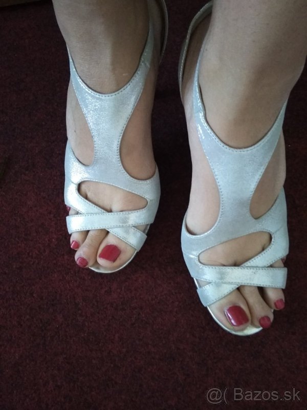 Nové kožené sandálky