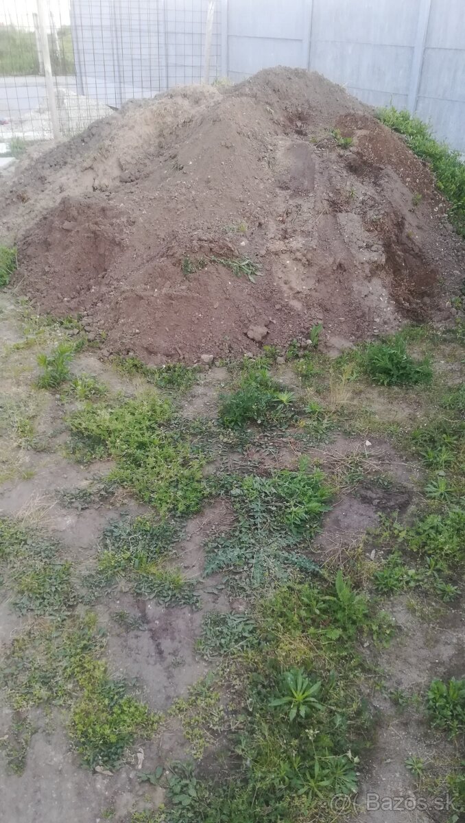Darujem zeminu na vyrovnanie pozemku