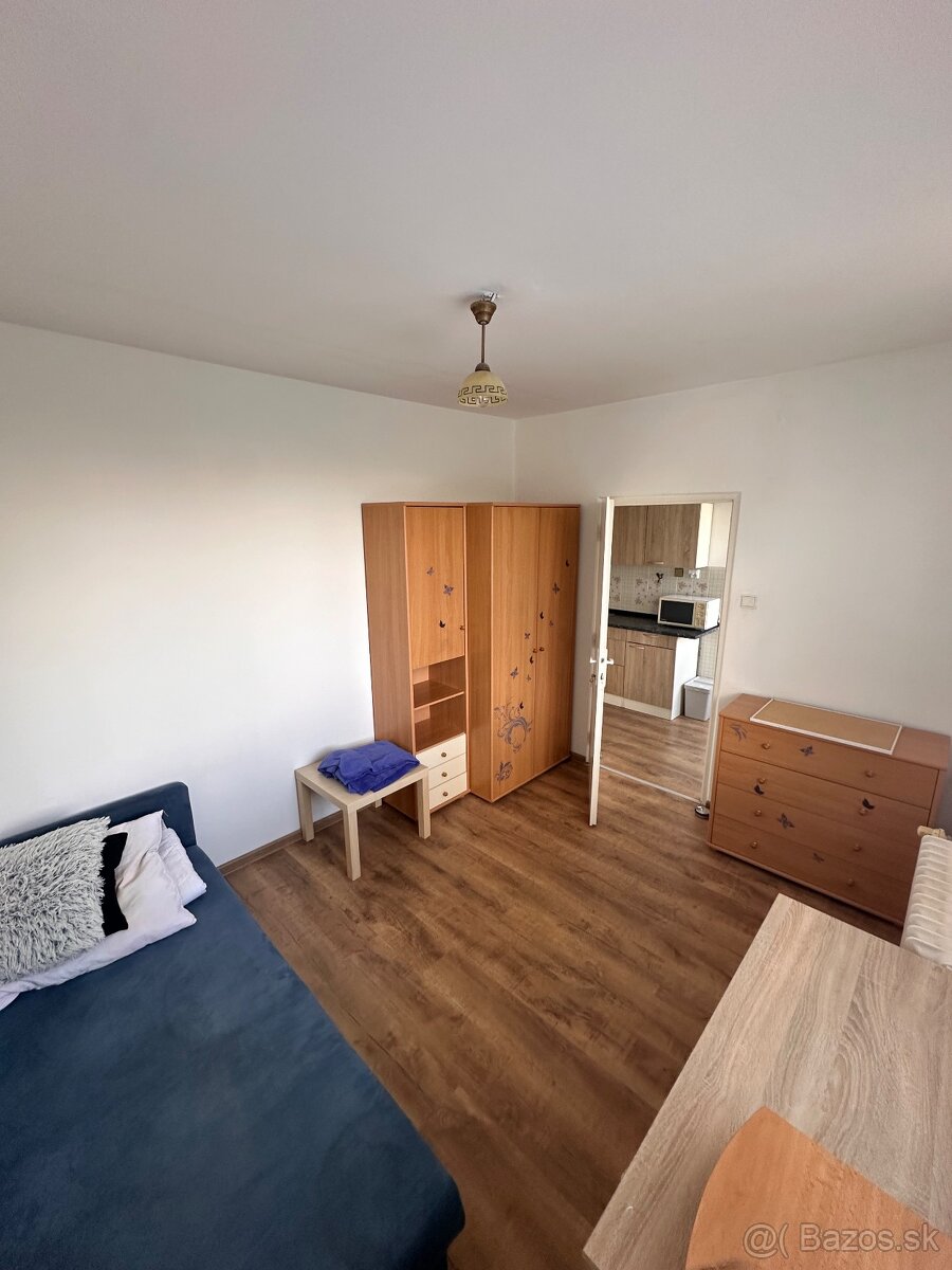 🏡 Priestranný 4-izbový byt v Ružinove ideálny pre študentov