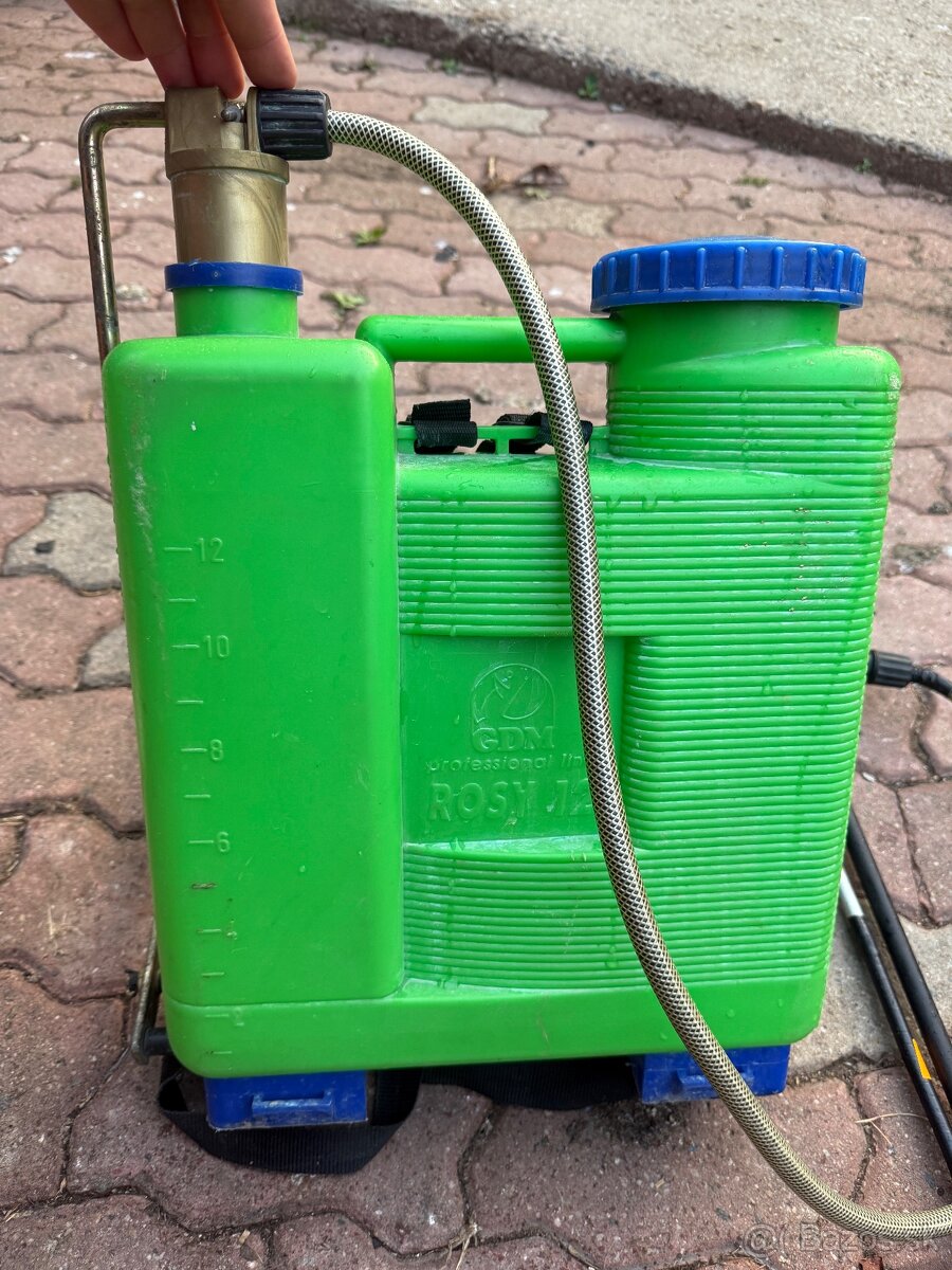 Ručný postrekovač 12 litrov