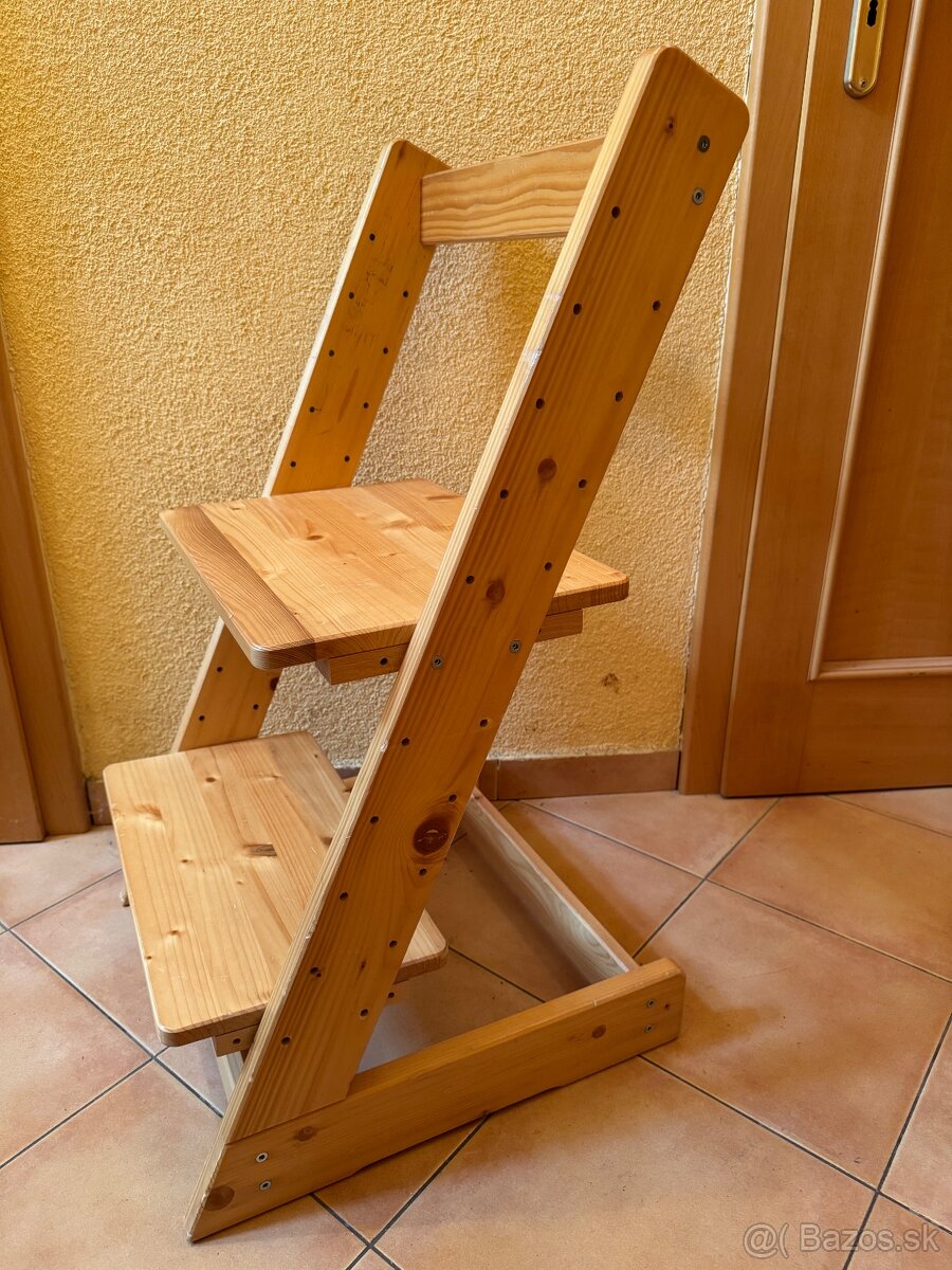 Predam nastavitelnu stolicku pre deti