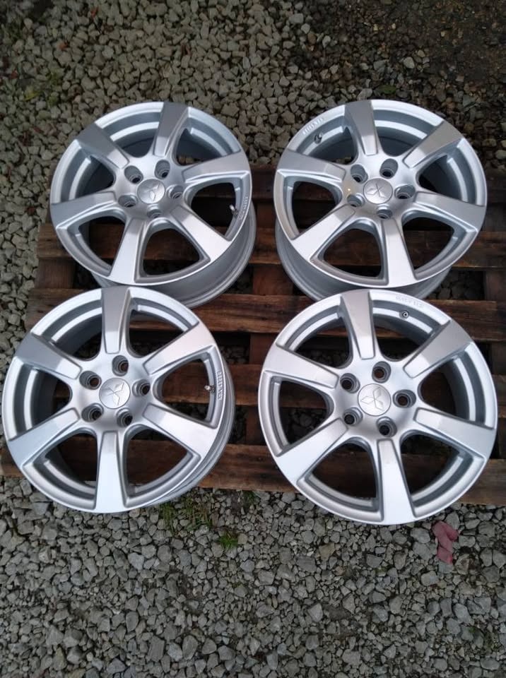 16" alu Mitsubishi + TPMS + zimné pneumatiky.