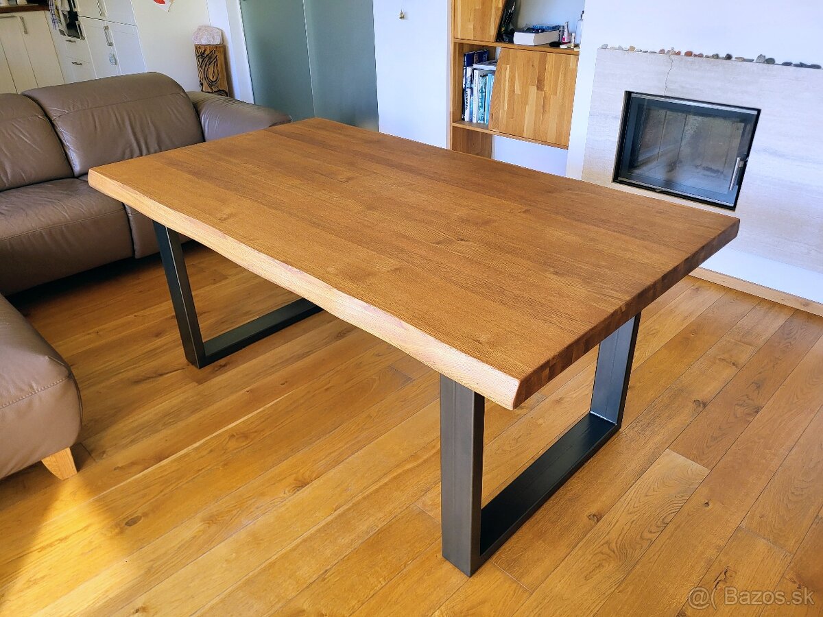 Stôl z masívu dubový