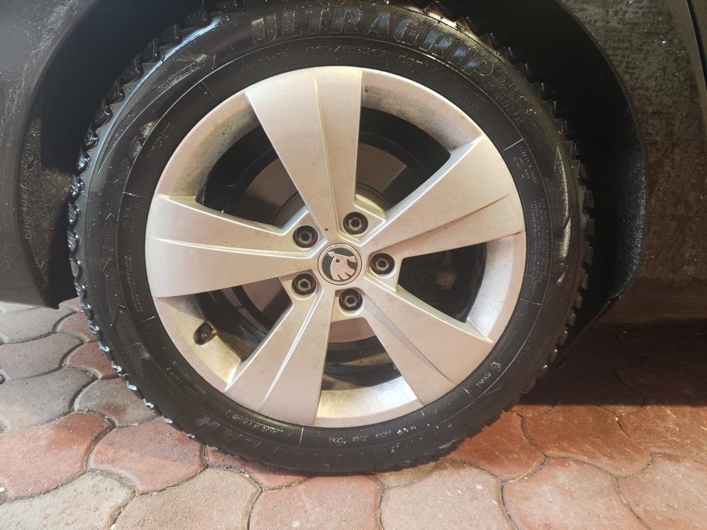 Škoda TRITON elektróny 17 + zimne 215/55 R17 / SUPERB, KAROQ