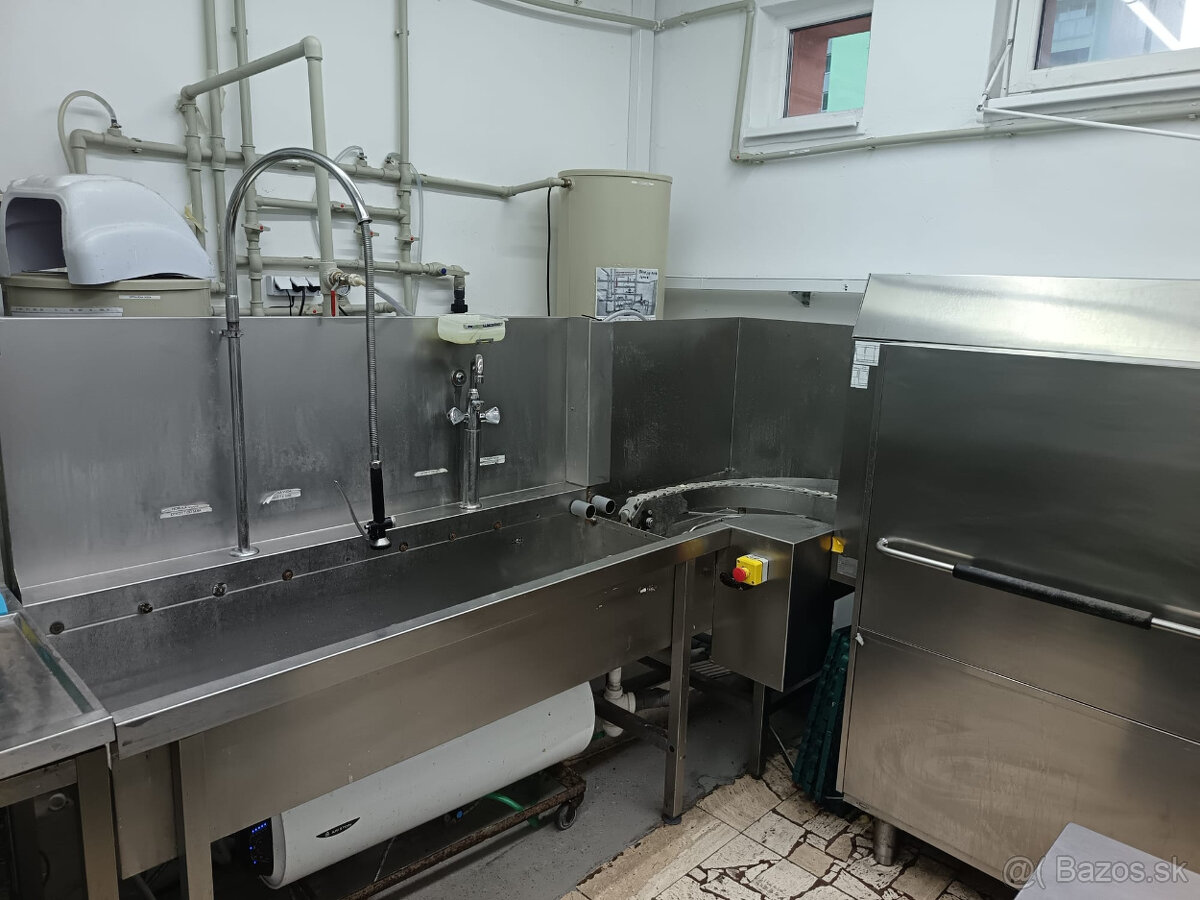 Tunelová umývačka riadu Zanussi RT 270 HD E