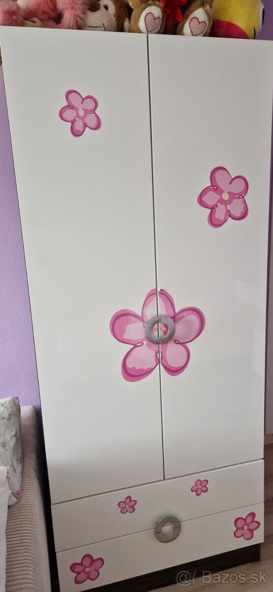 Veľká skriňa s úložným priestorom