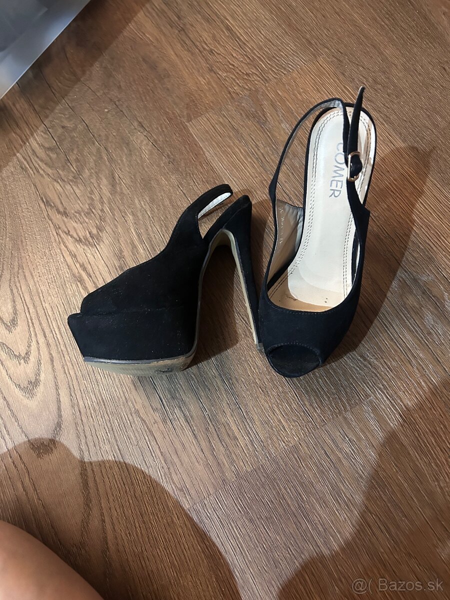 Čierne sandále na platforme