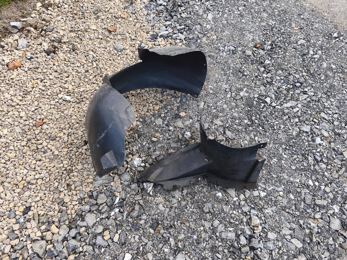 Lavy predny plastovy podbem passat b6