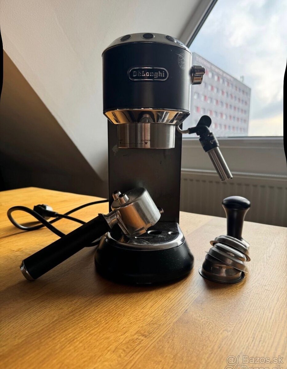 Pakovy kavovar De'Longhi EC 685.BK