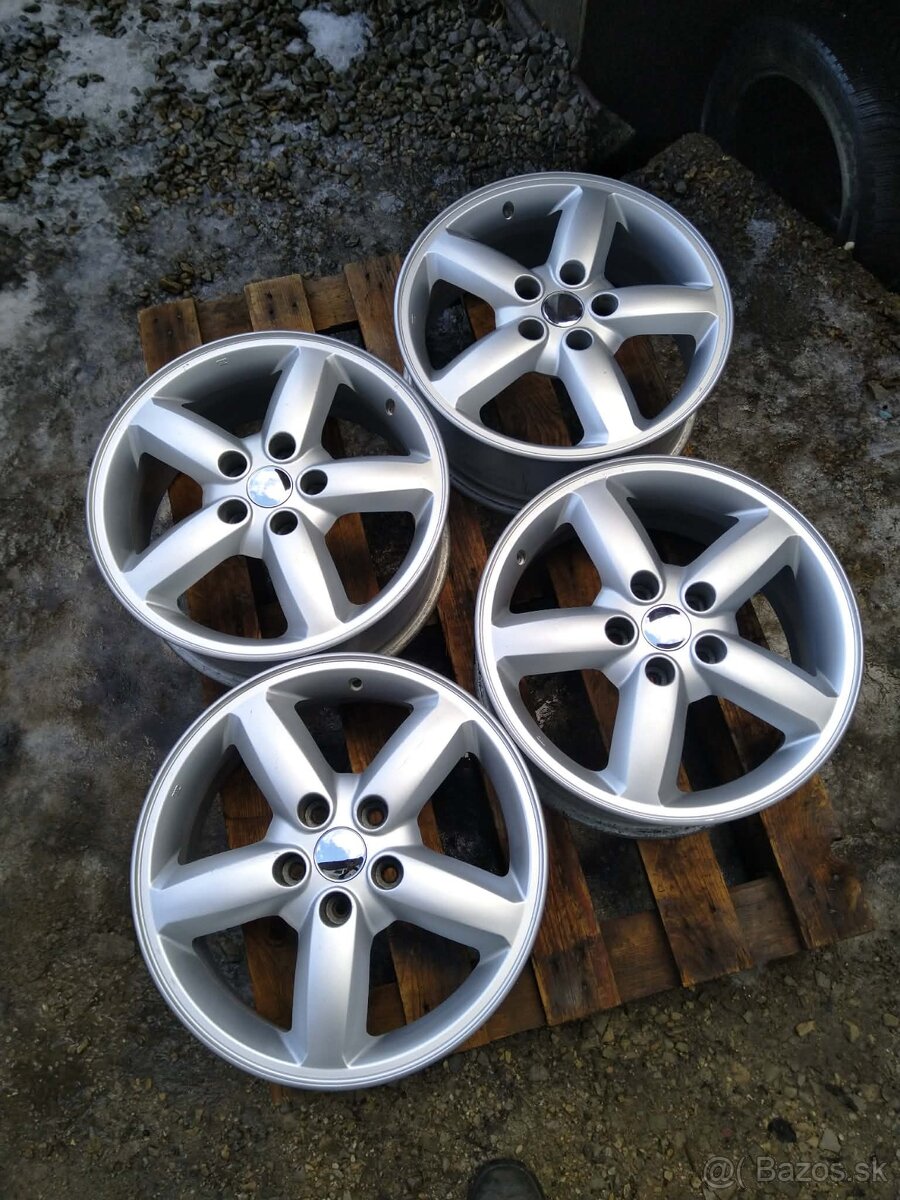 Alu 5 x 114,3 R 17 + pneu.