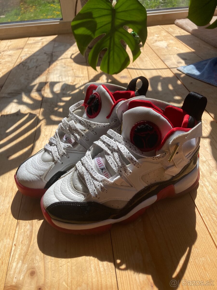 JORDAN JUMPMAN TWO TREY