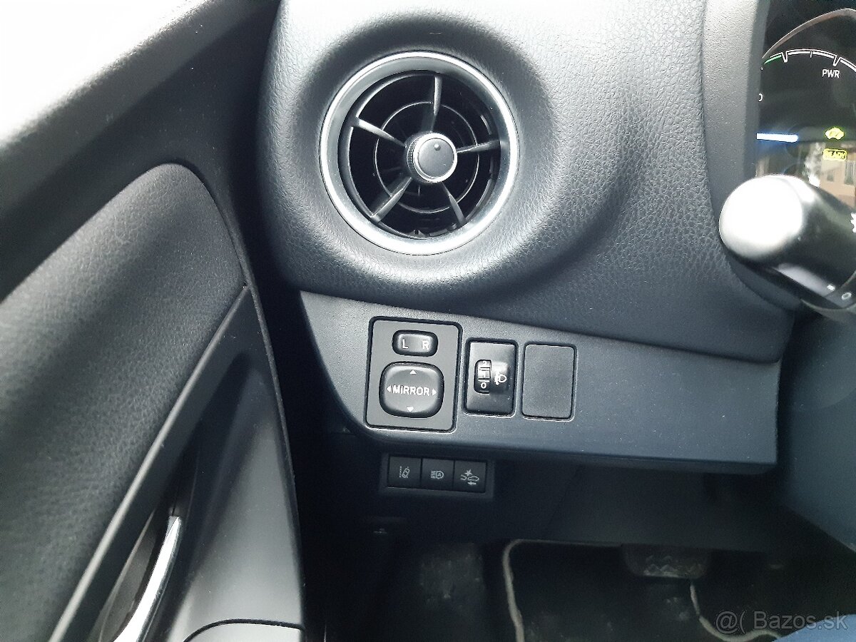 Toyota yaris hybrid