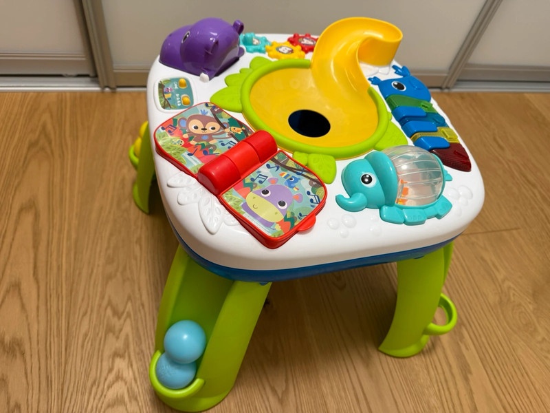 Bright Stars aktivny stolik