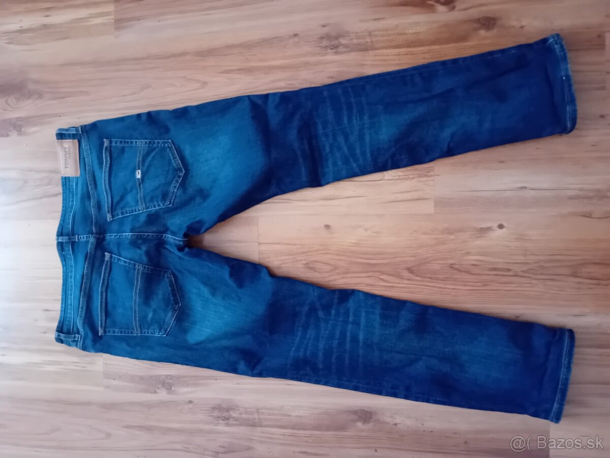 Predam znackove dzinsy Tommy jeans