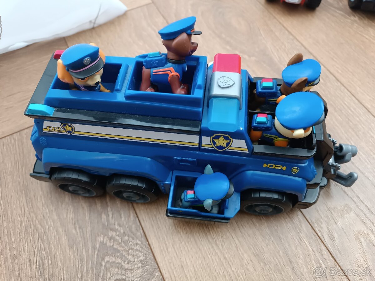 Policajné auto Paw patrol so všetkými postavičkami