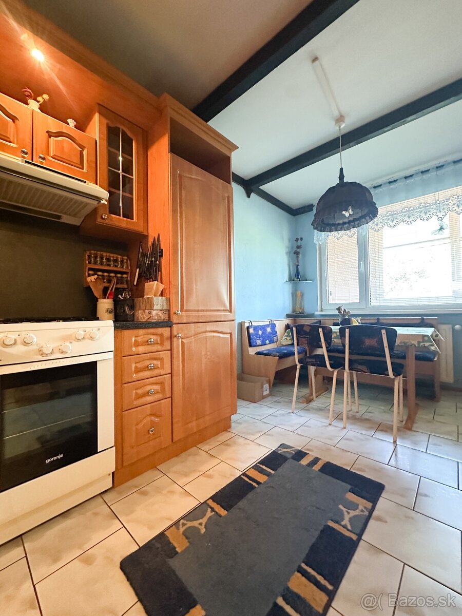 Pražský typ byt Nad Jazerom, Vážecká ulica