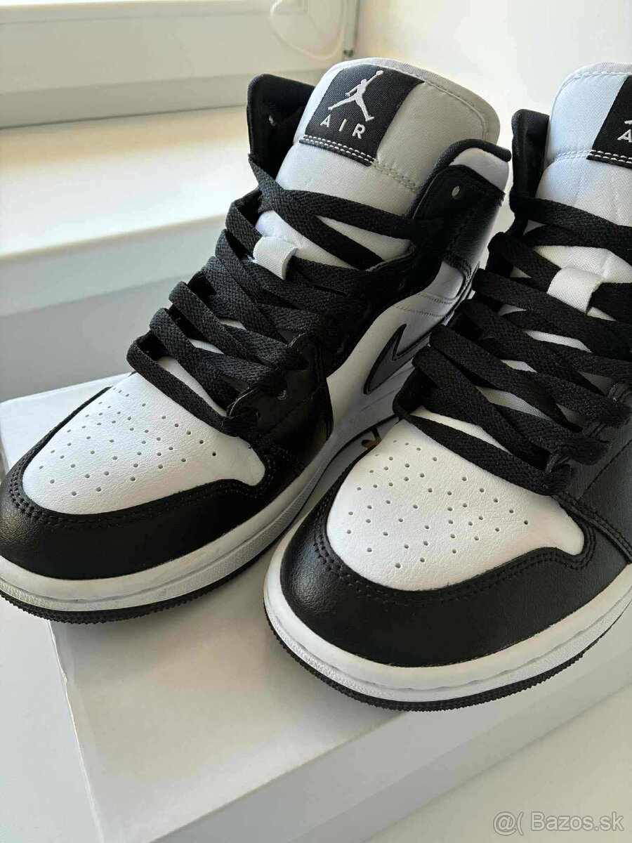 Air Jordan 1 Mid Black-White