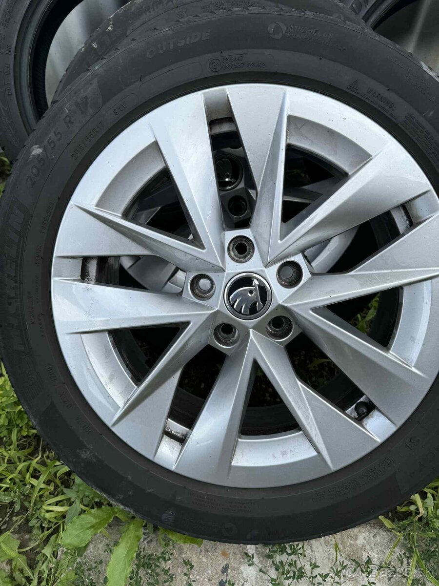 Predám Elektróny R17 obuté na letných pneumatikách Michelin