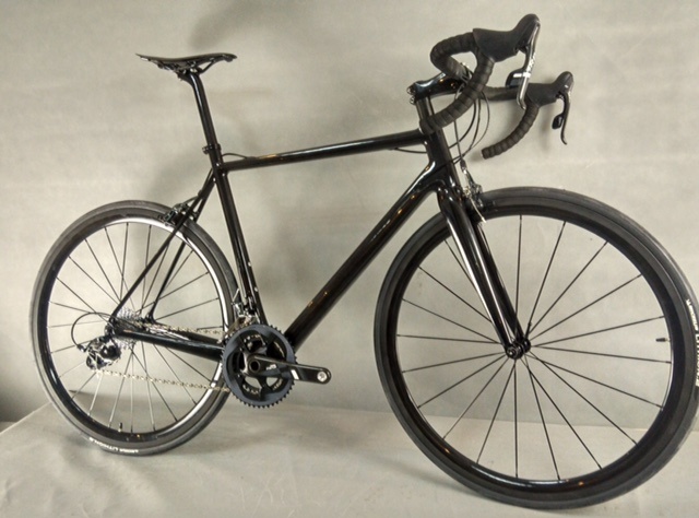 Cestny sportovy karbonovy bicykel