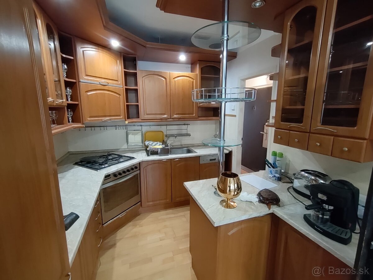 NEPREHLIADNITE -štvorizbový byt na predaj