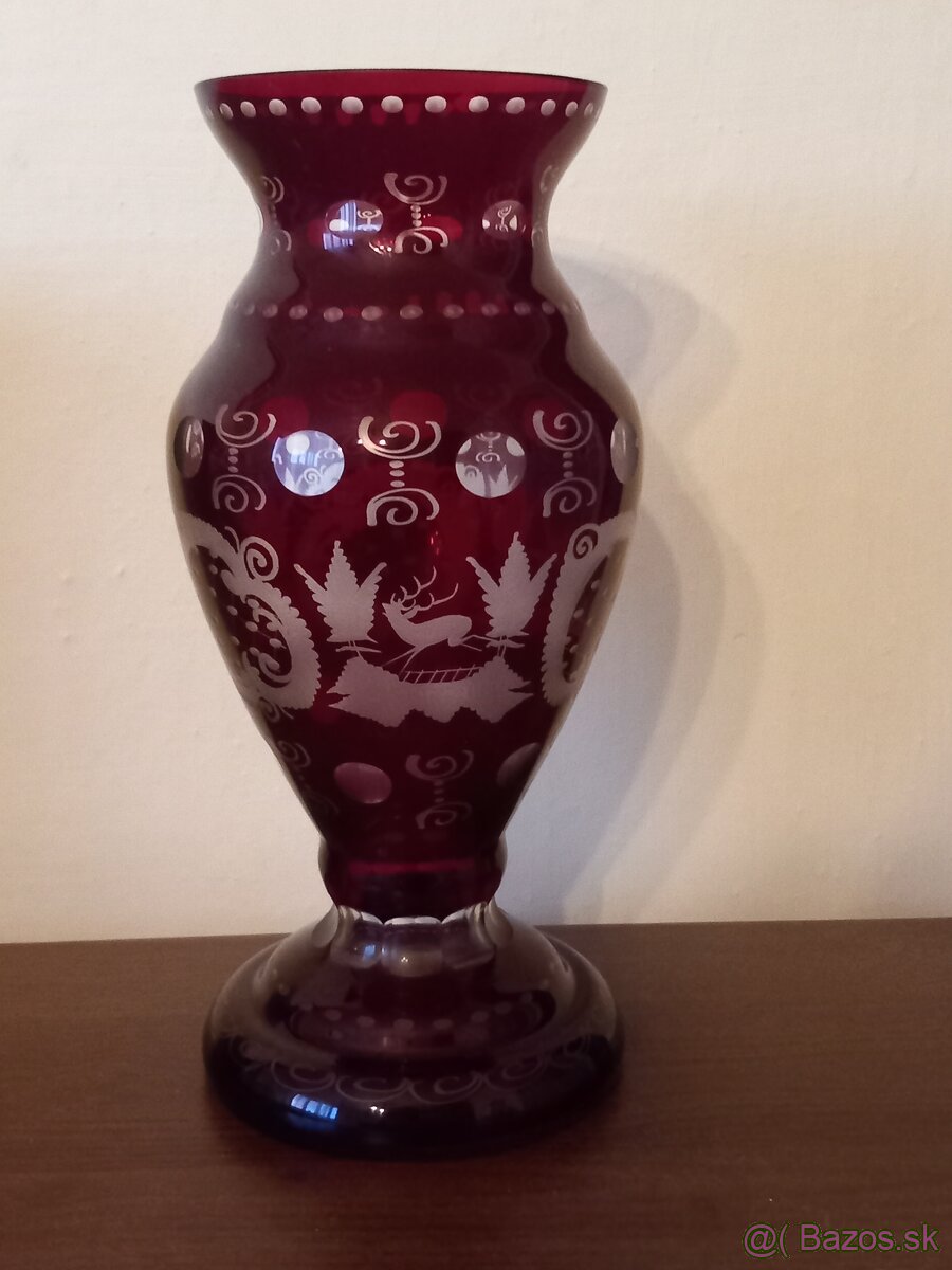 Veľká brúsená váza- rubínovo červené sklo