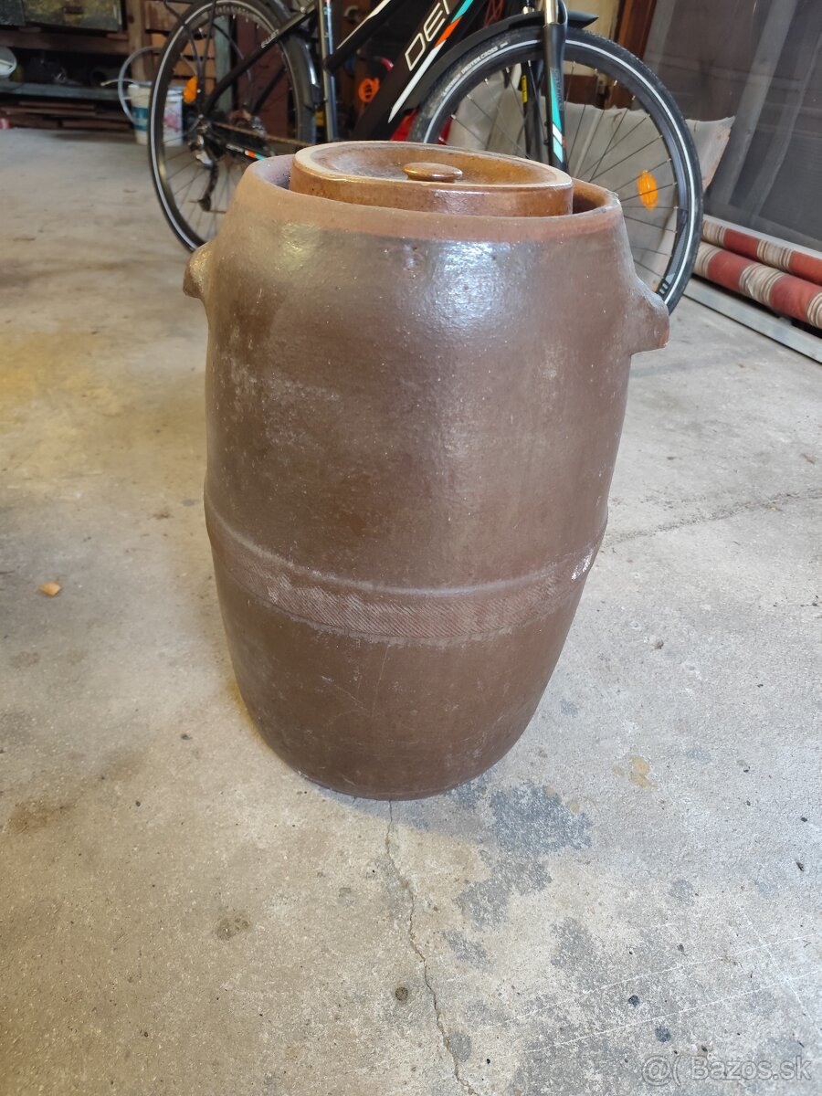 Kameninovy súdok na kapustu