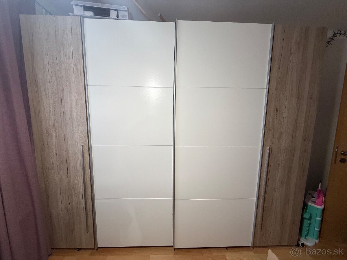 Predám veľkú šatníkovú skriňu