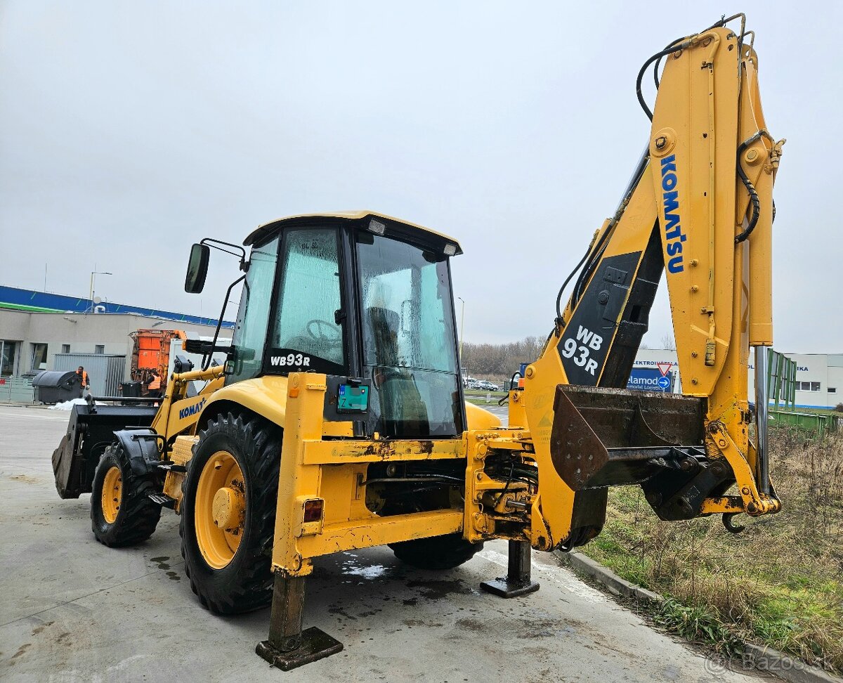 Komatsu WB 93R s TP a ŠPZ