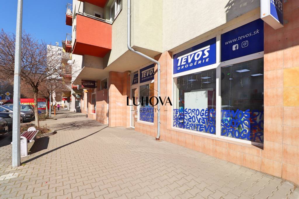 Priestor v centre mesta na prízemí pre obchod alebo kancelár