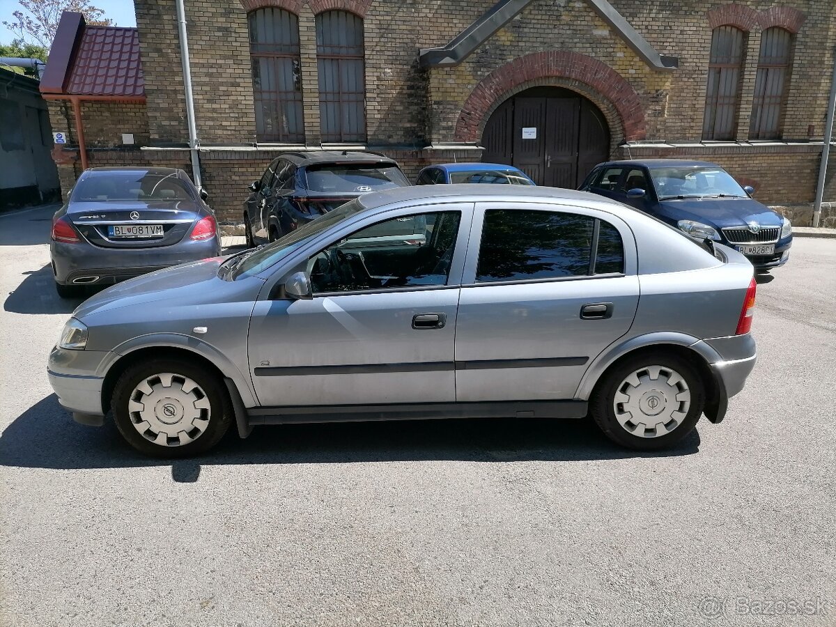 Predám Opel Astra 1,4 r. 2009, benzín
