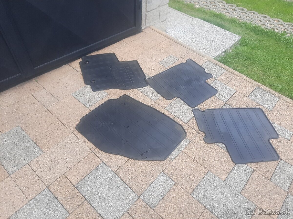 Rohože gumené na Ford s Max predám.