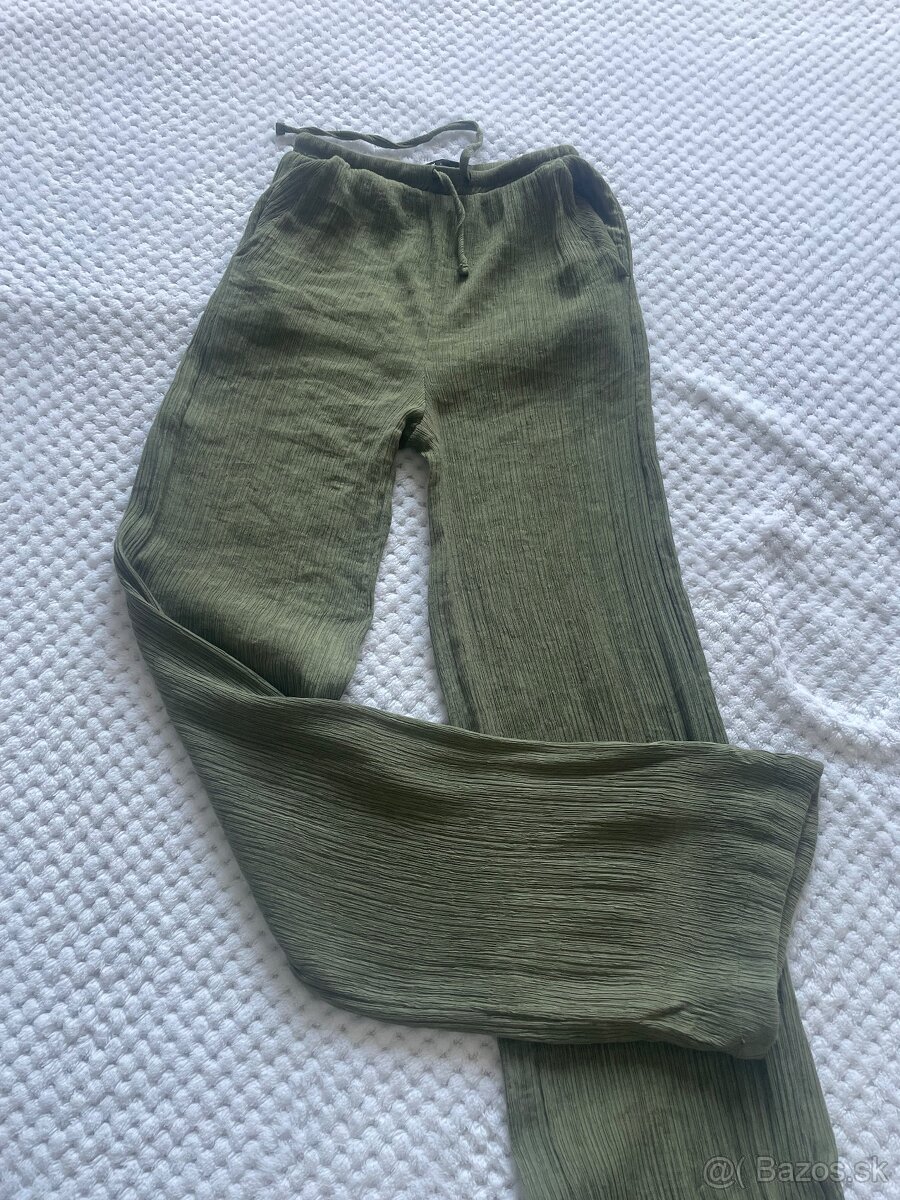 Plisovane nohavice Bershka