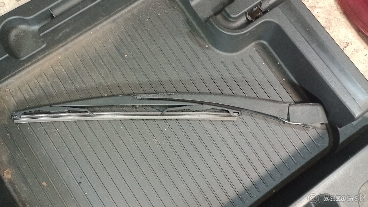 Mazda 3 2004r stierač , manžeta, vypínače, vanička do kufra