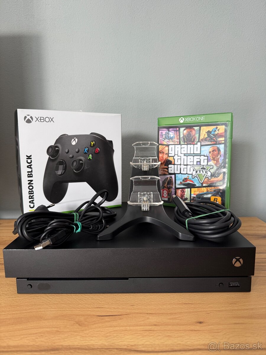 Xbox one X 1 tb + nabíjačka na ovládač + gta V