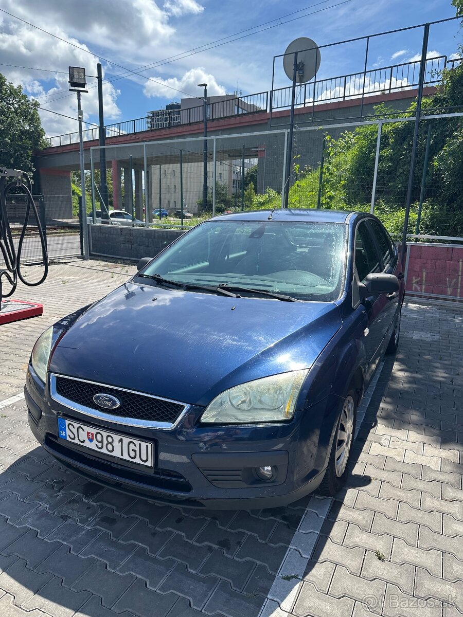 Ford Focus modra metalíza