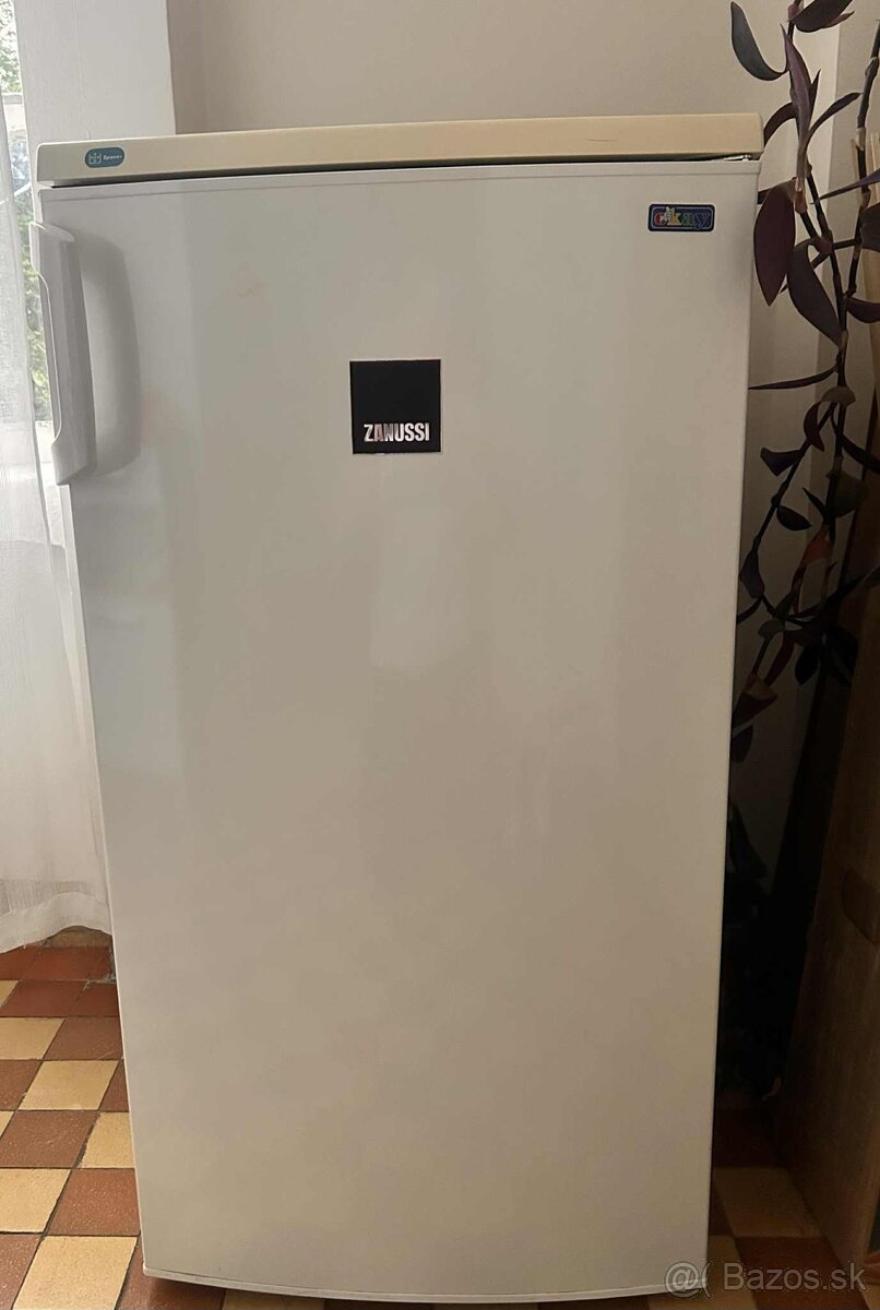 Predám chladničku z mrazničku Zanussi