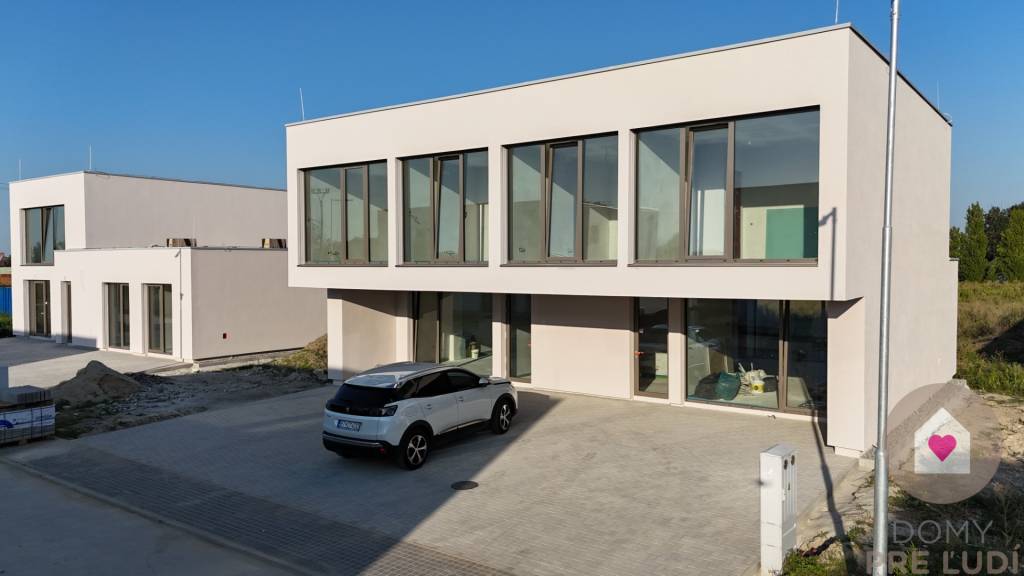 Kráľova pri SENCI - Bývajte už tento rok v novom dome