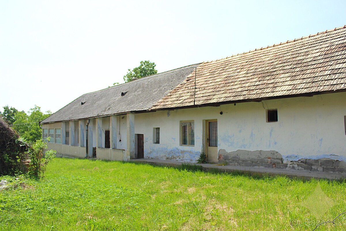 Priestranná chalupa na rekonštrukciu s vyše 30-árovým pozemk