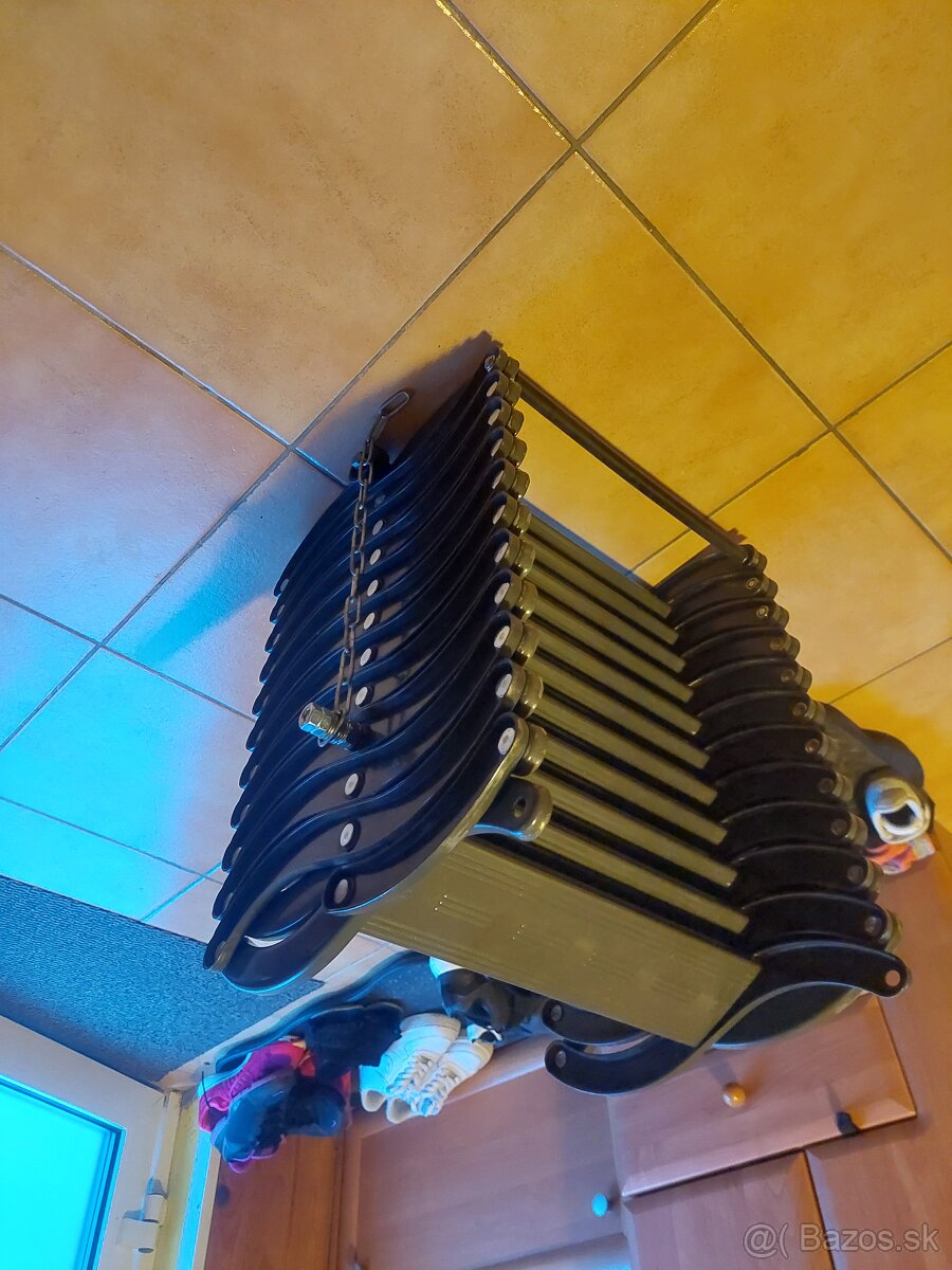 Skladacie schody na povalu