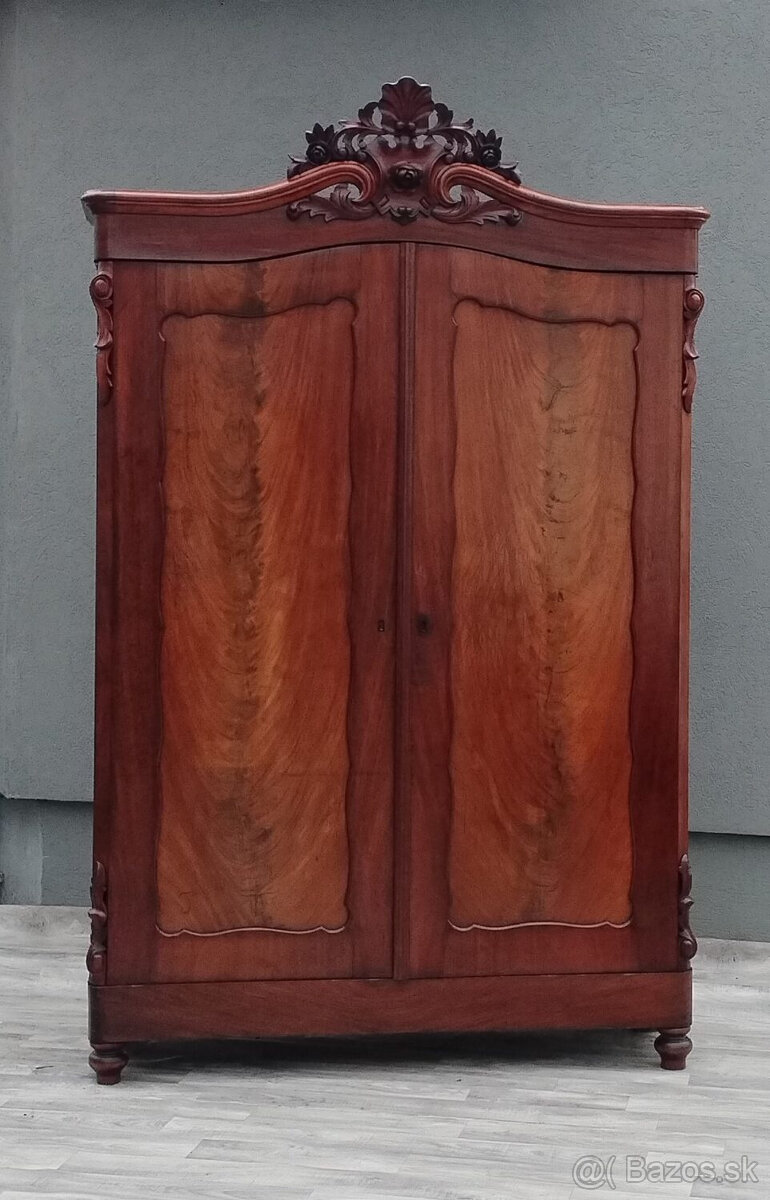 Skriňa starožitná Biedermeier z 50 . rokov 19 . storočia.